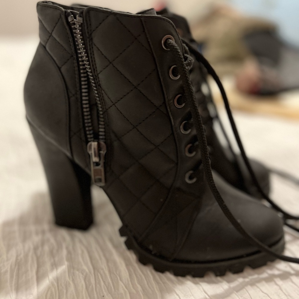 Black boots, super cute and comfy! Michael Antonio brand!